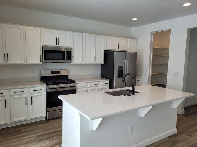 Building Photo - Stunning Newer Home In Caldwell!