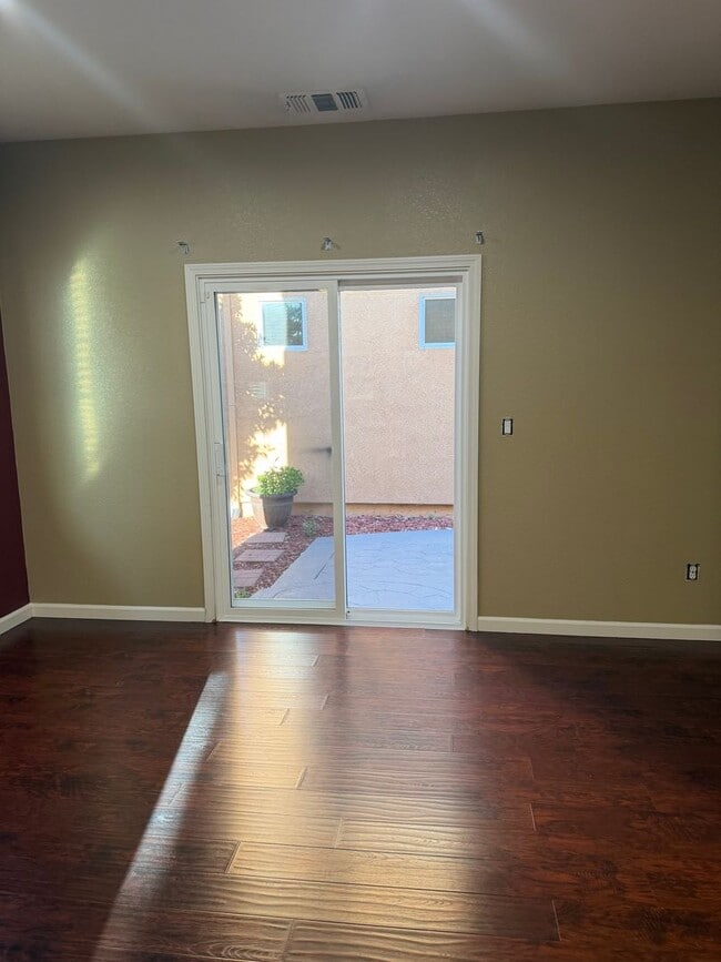 Building Photo - 4032 Vittoria Ln