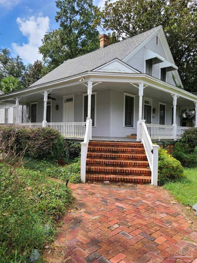 Primary Photo - 1523 E Moreno St