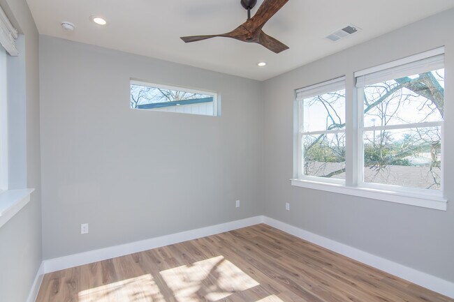 Building Photo - 8006 Gault St