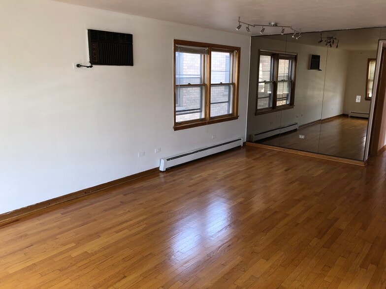 Living room - 2327 N 73rd Ave