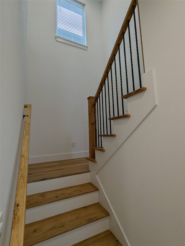 Building Photo - 4915 Fisk St