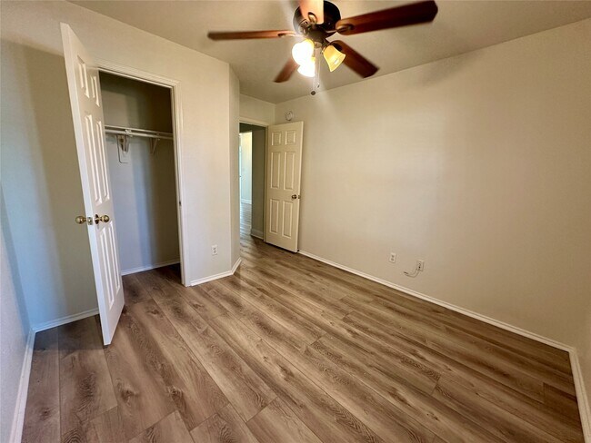 Building Photo - 15631 Barber Grove Ln