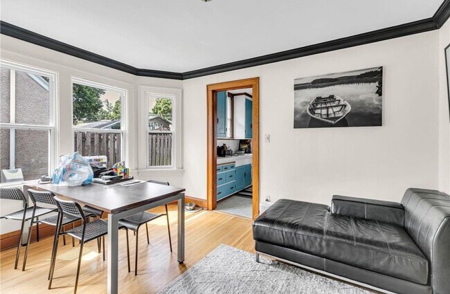 Building Photo - Awesome 2 BR/1 BA Single-Family Home in Ro...