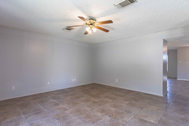 Building Photo - 8423 Parry Path