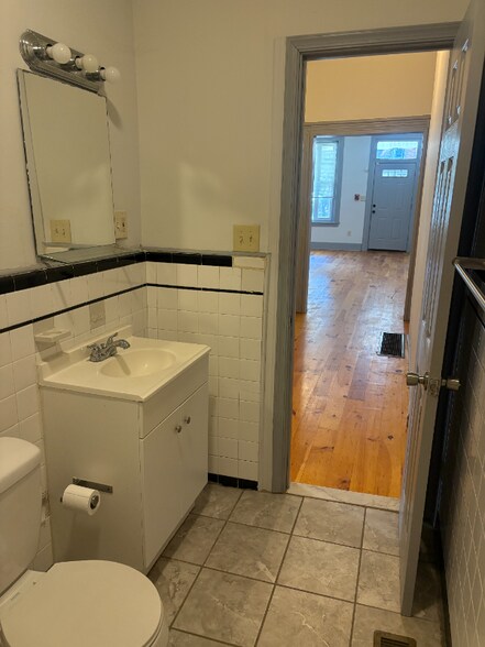 Building Photo - 429 W Bringhurst St