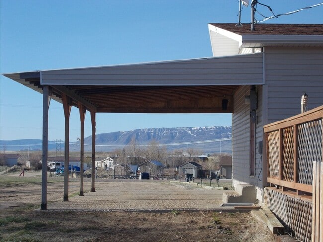Building Photo - Eastside Rural One Level
