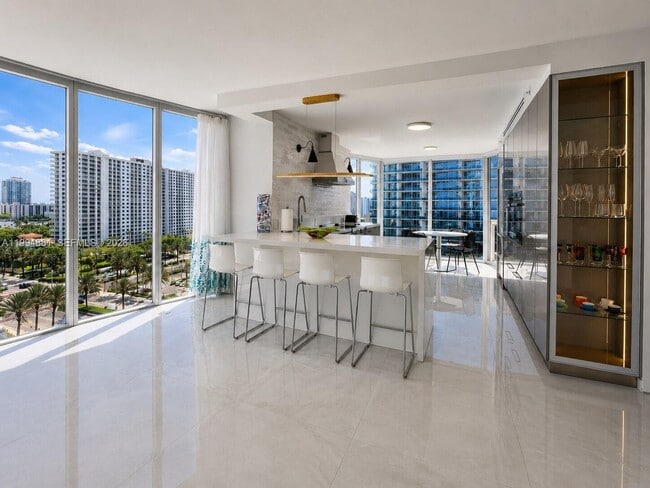 Building Photo - 17555 Collins Ave