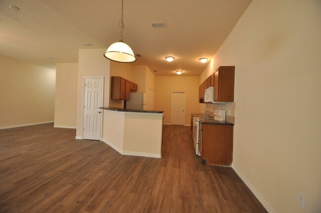 Building Photo - 2 STORY-3/3/1 DUPLEX