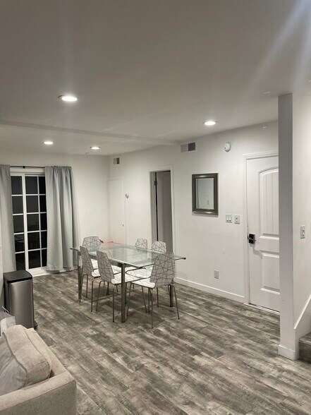 Building Photo - 3115 Strongs Dr
