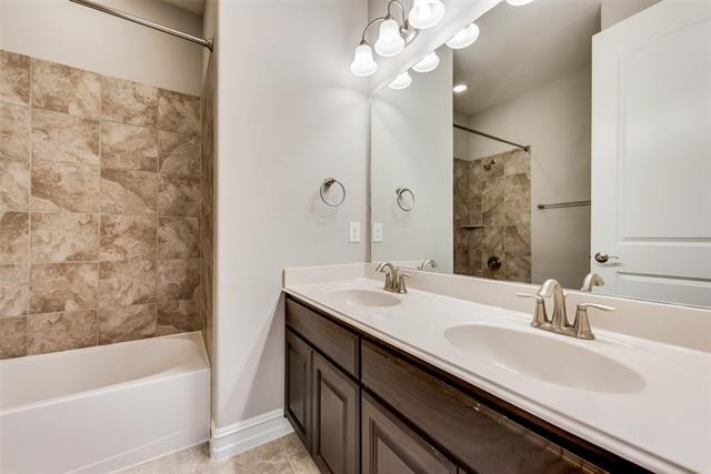 Building Photo - 2818 Balmoral Dr