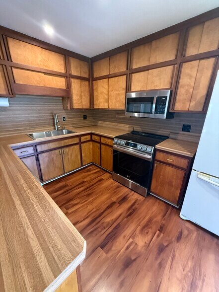 Building Photo - 6840 NE Wood Bay Ln