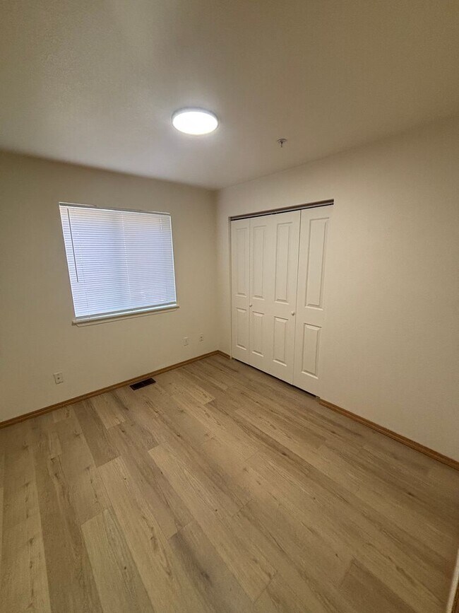 Building Photo - 211 N Lava