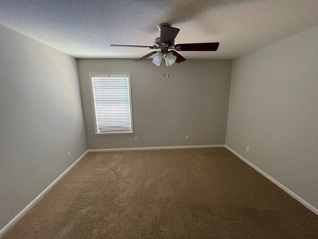 Building Photo - Oak Lake Estates - Pool w/Pool Care Includ...