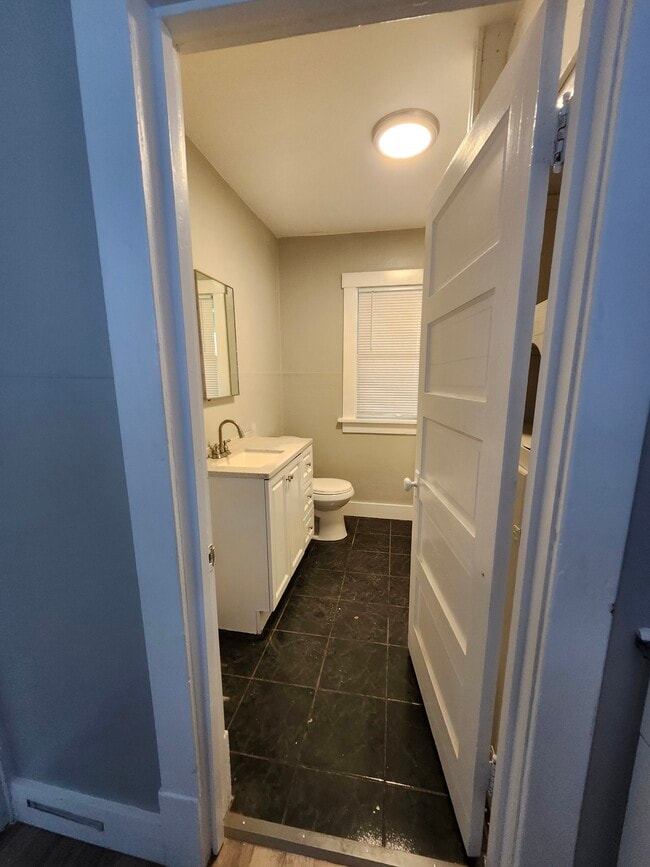 Building Photo - 412 A St