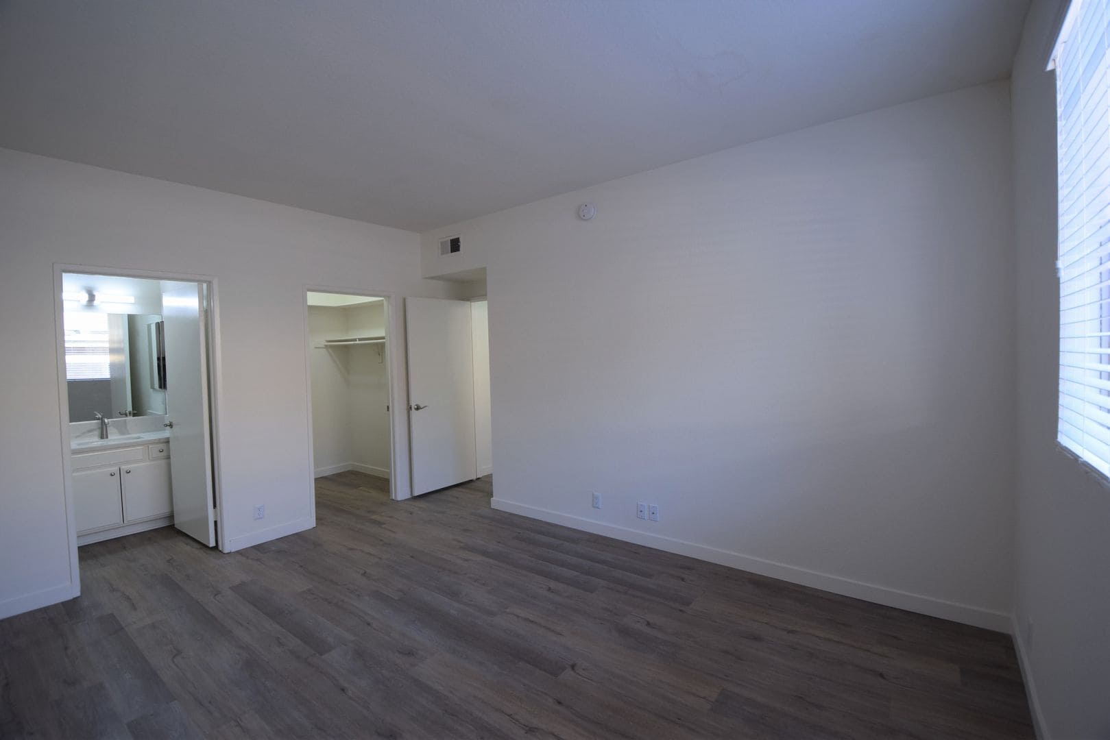Building Photo - 11107 La Maida St