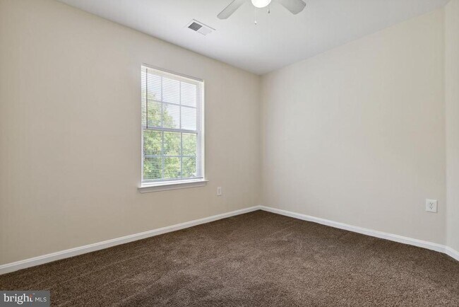 Building Photo - 6178 Oaklawn Ln