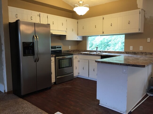 Building Photo - 105 Duesenberg Dr