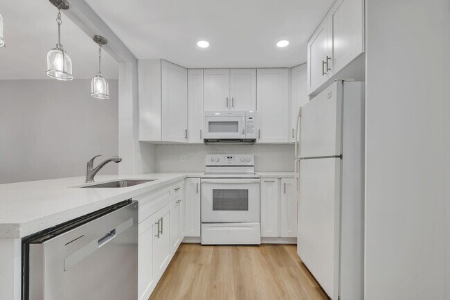 Building Photo - 2856 Belmont Ln