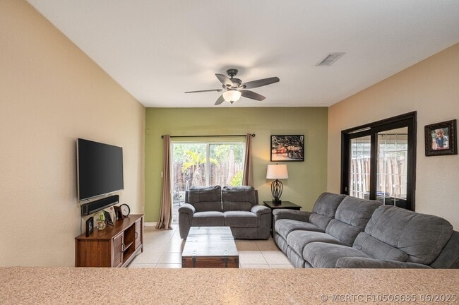 Building Photo - 5048 SW 136th Ave