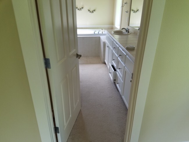 Bathroom - 17204 Woodside Dr SE