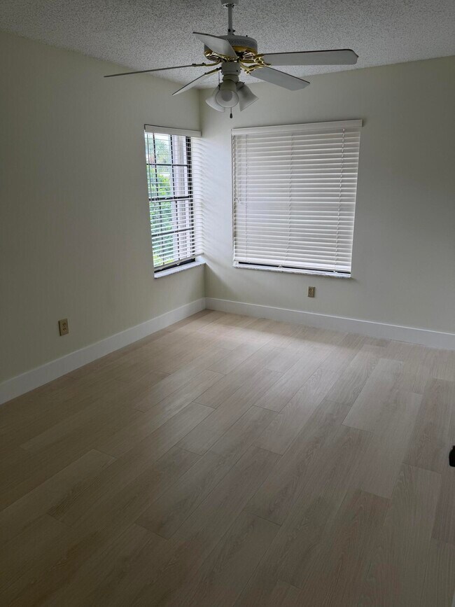 Building Photo - 13505 Fountain View Blvd