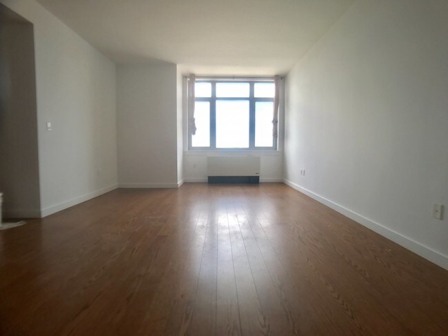 Building Photo - 4024 College Point Blvd
