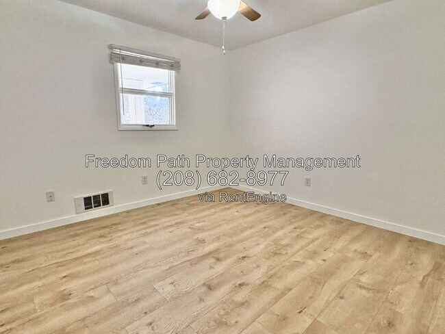Building Photo - 2753 Fairway Dr