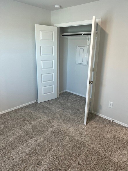 Building Photo - 26010 Emory Holw Dr