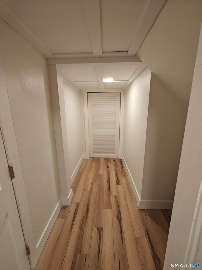 Building Photo - 241 Cricket Knoll