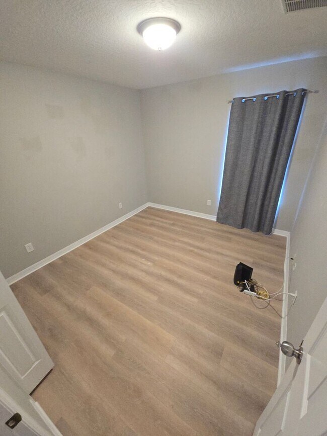 Building Photo - Modern 3 Bedroom 2.5 Bath in Gibsonton