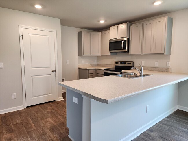 Building Photo - 1015 Course Ln