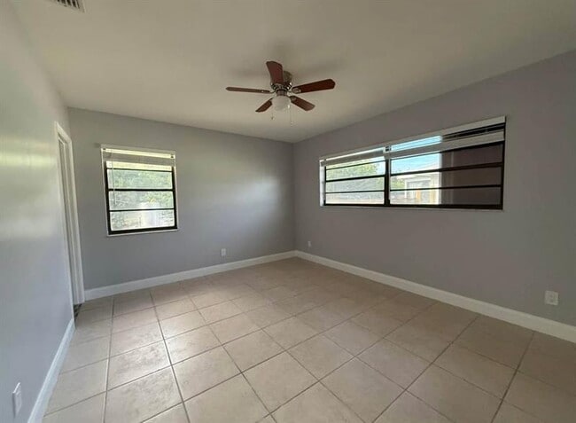 Building Photo - 8736 SE Algozzini Pl