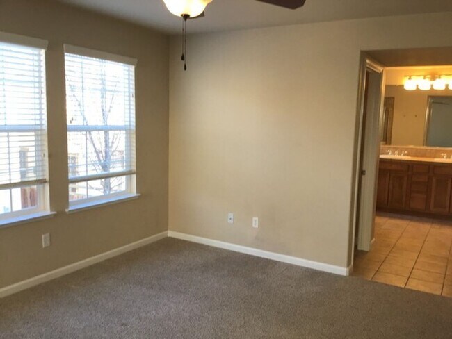 Building Photo - Gated Community 4 Bedroom 2.5 Bath Home...