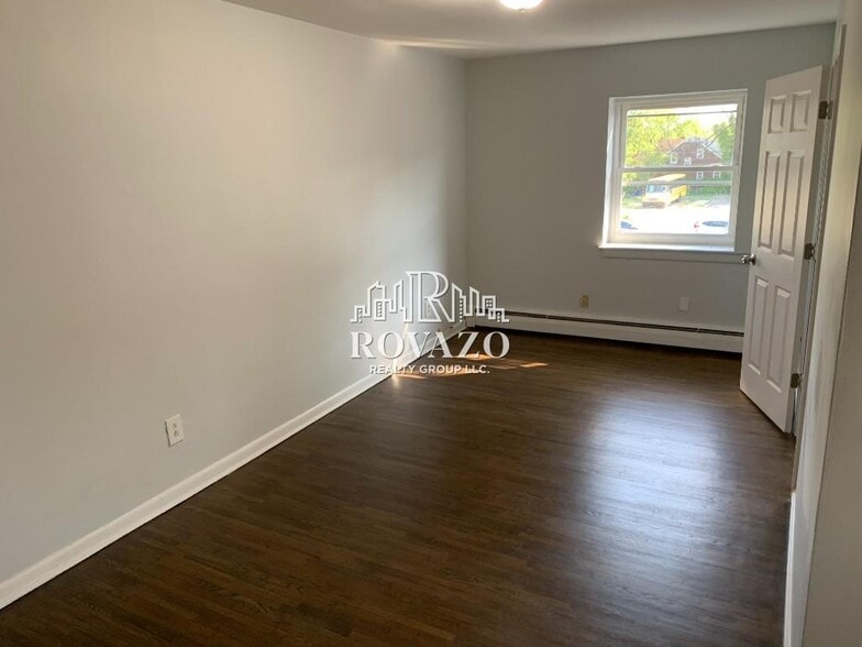 Building Photo - 291 Wainwright St