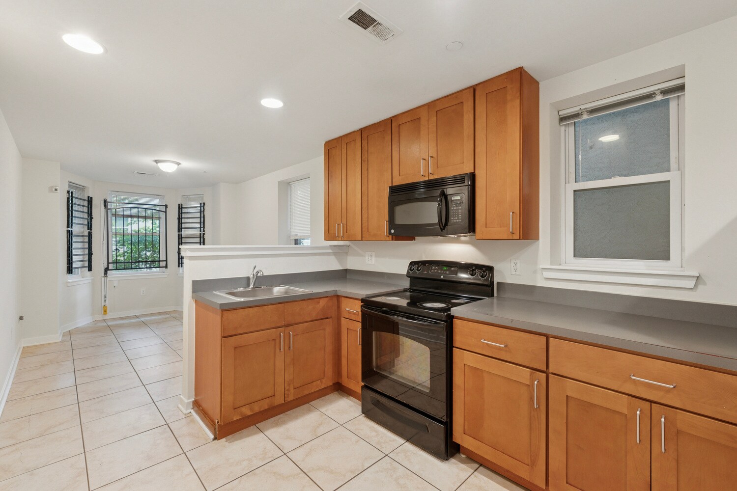 Building Photo - 1740 N Sydenham St