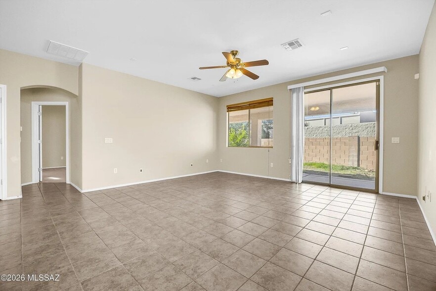 Building Photo - 2221 E Stone Stable Dr