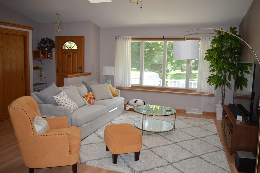 Building Photo - 7214 Blue Maple Trl