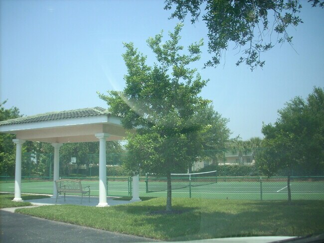 Building Photo - Modern 2BD/2BA Condo in Gondola Park