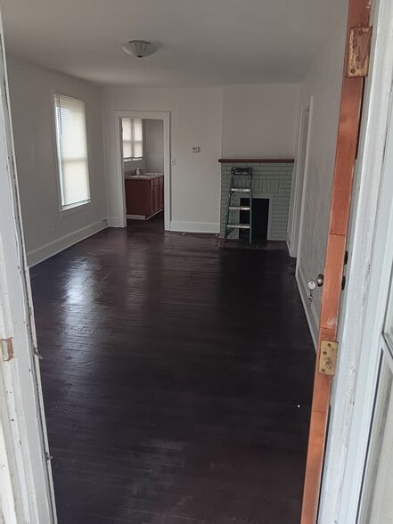 Living room - 1747 Monroe Ave