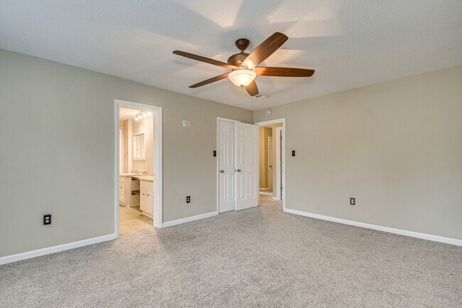 Building Photo - 4410 Goshen Lake Dr S