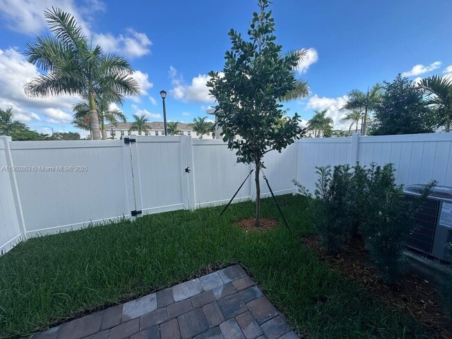 Building Photo - 17183 SW 2nd Cir