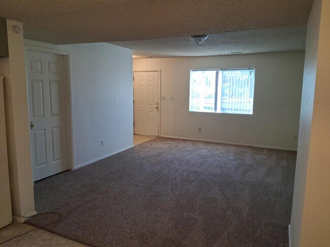 Building Photo - 573 Dawn Ct