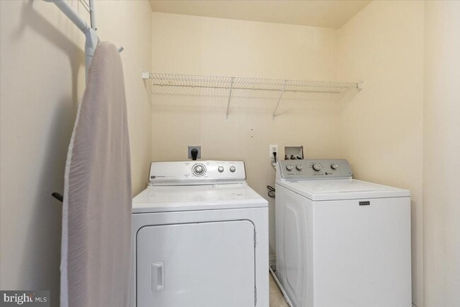 Building Photo - 174 Chevy Chase St