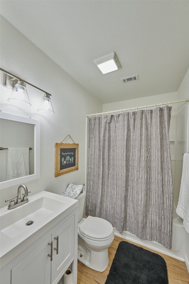 Building Photo - 31 Harbour Row Dr