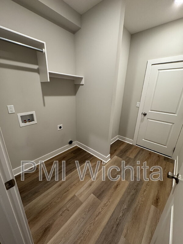 Building Photo - 5244 N Cypress Cir