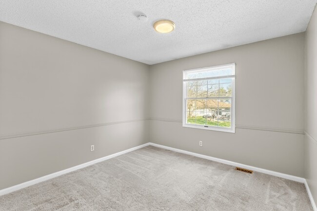 Building Photo - 14355 Rainy Lake Dr