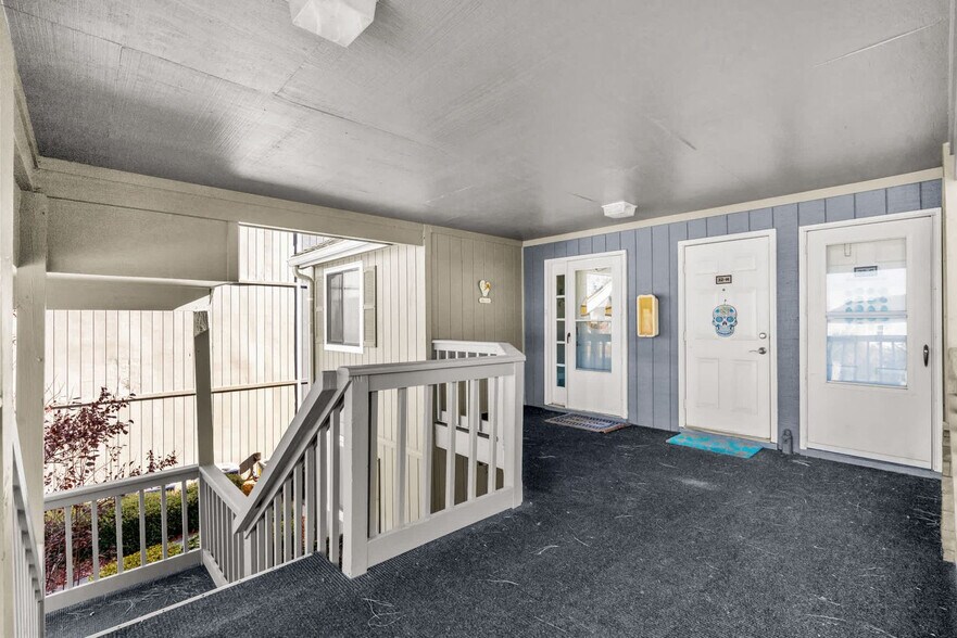 Building Photo - 1890E Auburn Ln