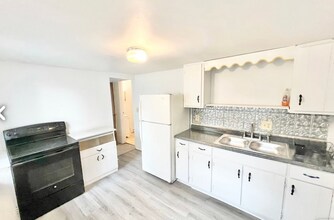 Building Photo - 38 Sherman St