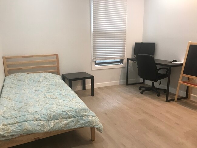 Building Photo - 1349 W 23rd St